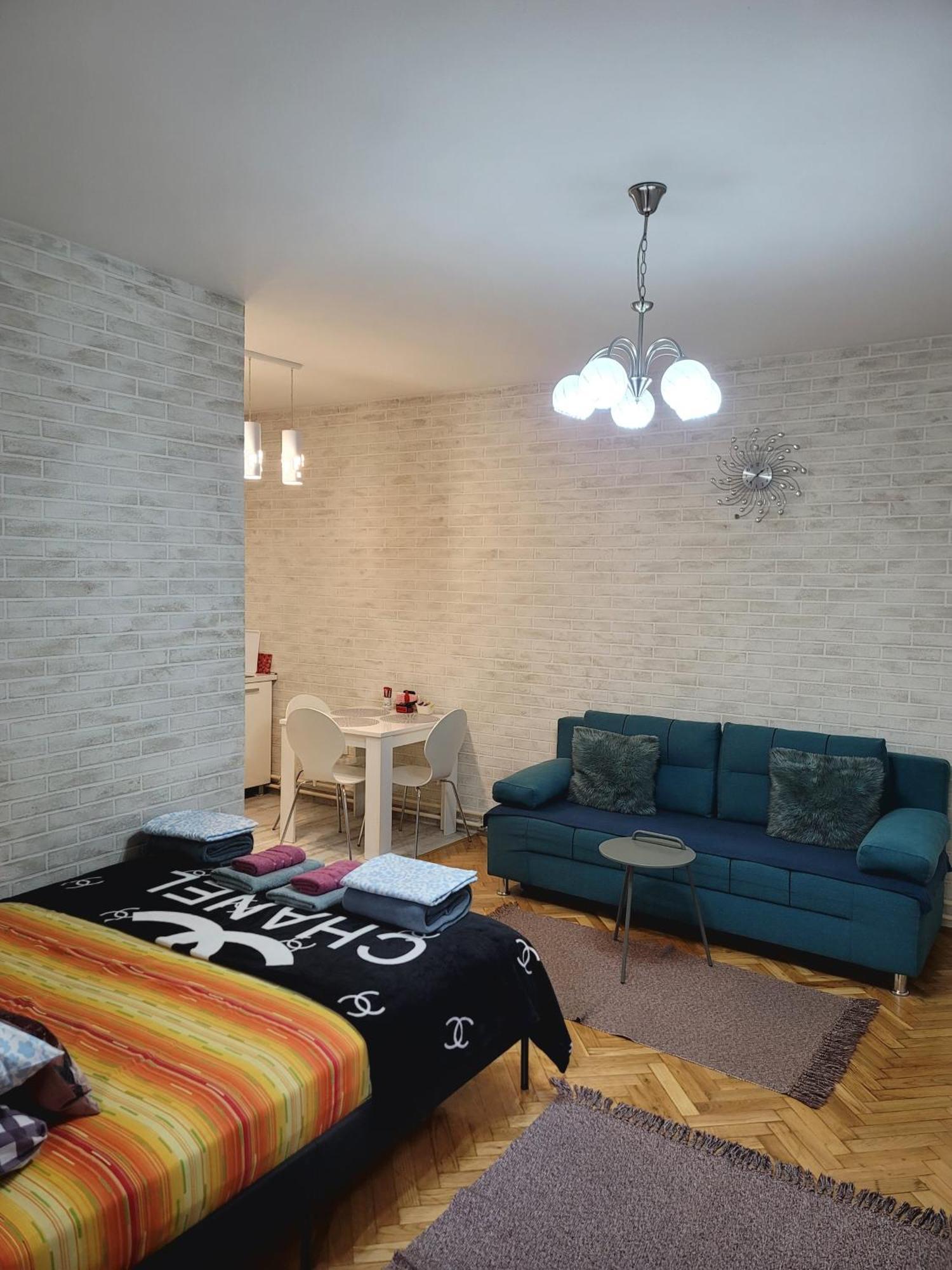 Apartman "Garden" With Underground Parking Нови-Сад Экстерьер фото