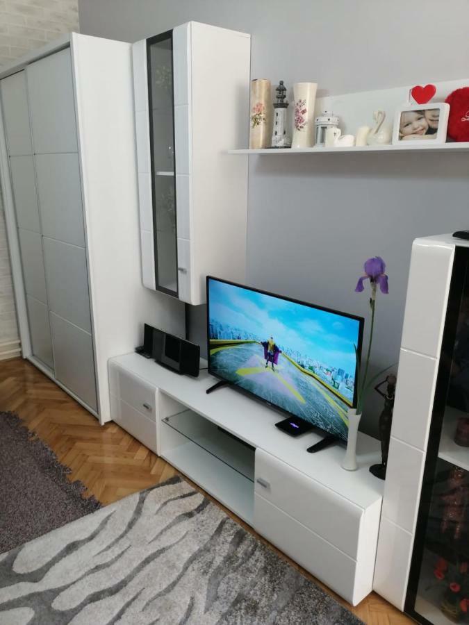 Apartman "Garden" With Underground Parking Нови-Сад Экстерьер фото